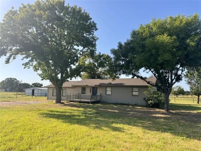 207 County Road 3214, Bridgeport TX 76426 - Photo 2