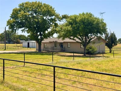 207 County Road 3214, Bridgeport TX 76426