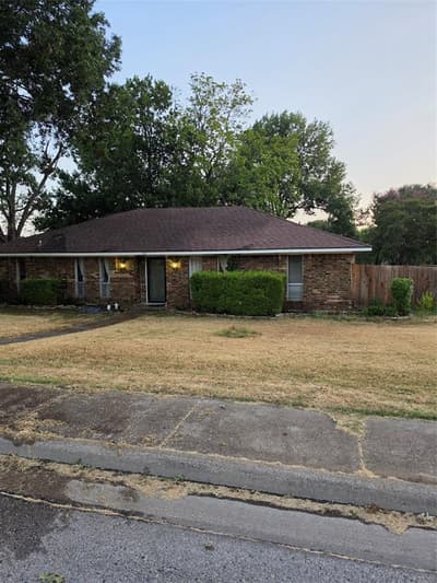 1033 Shadywood Lane, DeSoto TX 75115 - Photo 2