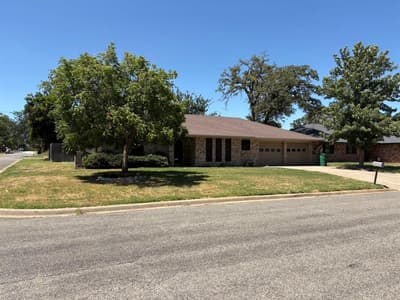 2104 N Woodland Street, Stephenville TX 76401 - Photo 2