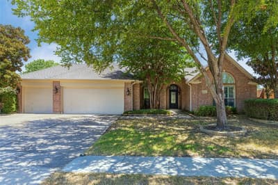 1620 Babbling Brook Drive, Grand Prairie TX 75050 - Photo 2