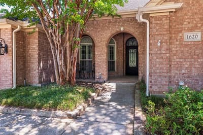 1620 Babbling Brook Drive, Grand Prairie TX 75050 - Photo 4
