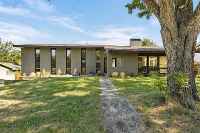 2811 Crowley Court, Arlington TX 76012 - Photo 2