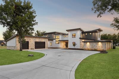 9003 King Air Drive, Granbury TX 76049
