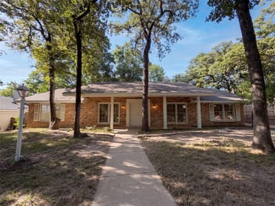813 Wheelwood Drive, Hurst TX 76053