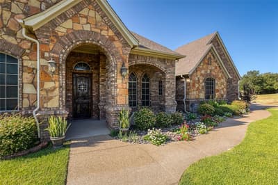124 Carnes Court, Springtown TX 76082 - Photo 2