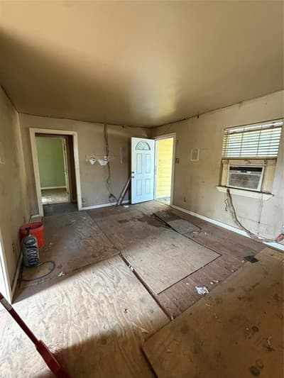 715 Scott Drive, Arlington TX 76012 - Photo 3