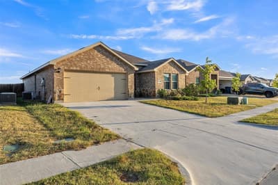 1748 Duskwood Drive, Lancaster TX 75146
