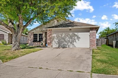 8721 Hunters Point Way, Fort Worth TX 76123 - Photo 2