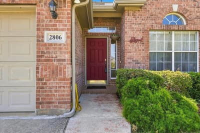 2806 Warwick Drive, Corinth TX 76210 - Photo 2