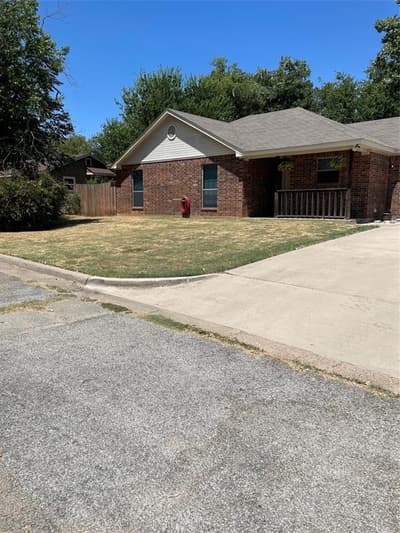 607 E Water Street, Weatherford TX 76086 - Photo 2