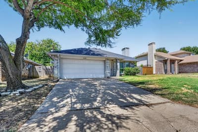 5204 Cornvalley Drive, Arlington TX 76017 - Photo 2