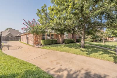 8152 Vine Wood Drive, North Richland Hills TX 76182 - Photo 2
