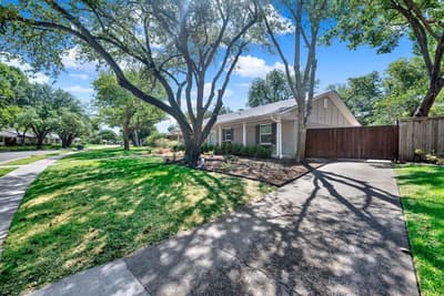 3326 Dartmoor Drive, Dallas TX 75229 - Photo 2