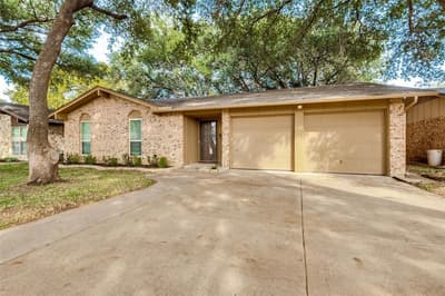 1902 Glenwick Lane, Irving TX 75060 - Photo 2