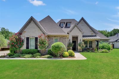 108 Falcon Crest Drive, Kennedale TX 76060