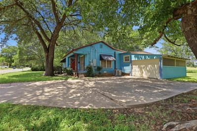 902 W Bridge Street, Granbury TX 76048 - Photo 2