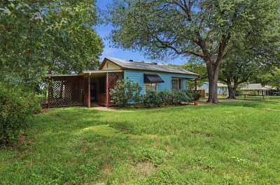 902 W Bridge Street, Granbury TX 76048 - Photo 3