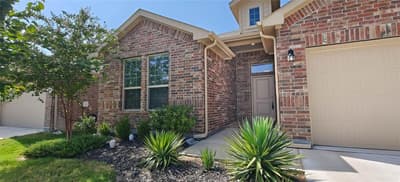 213 Mossy Cliff Lane, Fort Worth TX 76052 - Photo 2