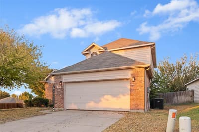 672 Rosario Lane, Fort Worth TX 76052 - Photo 2