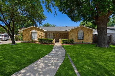 831 Kelso Drive, Dallas TX 75211 - Photo 2