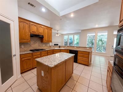 8526 Vista Grande Drive, Dallas TX 75249 - Photo 2