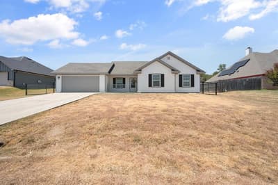 624 Lunar Circle, Granbury TX 76049