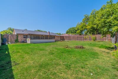 1011 Whippoorwill Court, Arlington TX 76014 - Photo 2