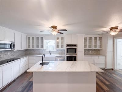 923 S Lindsay Street, Gainesville TX 76240 - Photo 2