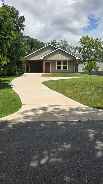 1210 S Travis Avenue, Denison TX 75021