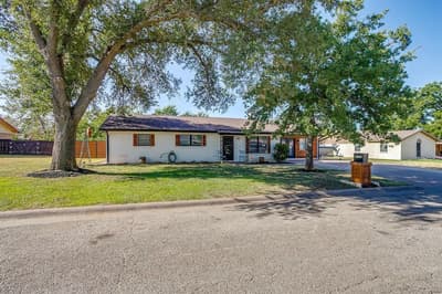 2102 SE 10th Street, Mineral Wells TX 76067 - Photo 2
