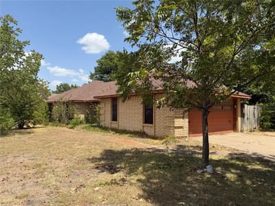 116 Crest Brook Drive, Red Oak TX 75154 - Photo 2
