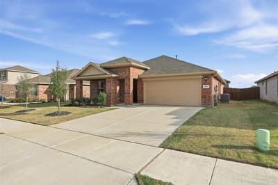 613 Whitecomb Lane, Justin TX 76247 - Photo 2