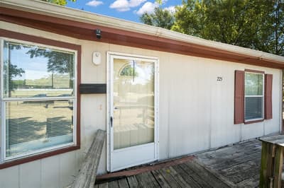 225 John Thomas Drive, Seven Points TX 75143 - Photo 2