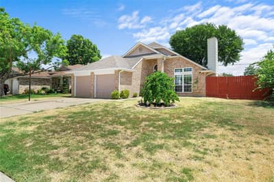 6315 Fairlane Drive, Arlington TX 76001 - Photo 2