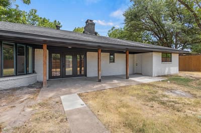 729 Surrey Circle, Grand Prairie TX 75050 - Photo 2
