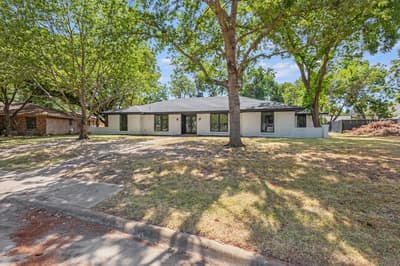 729 Surrey Circle, Grand Prairie TX 75050 - Photo 3