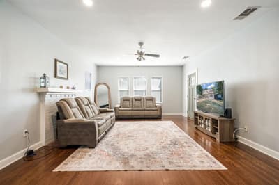 719 N Barnett Avenue, Dallas TX 75211 - Photo 3