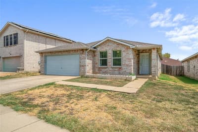 8421 Cotton Valley Lane, Arlington TX 76002 - Photo 2