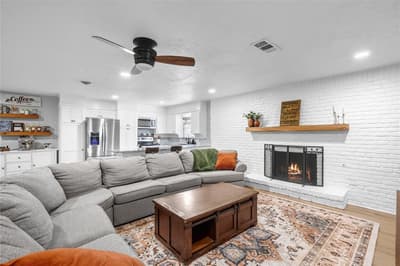 213 Wilshire Drive, Euless TX 76040 - Photo 2