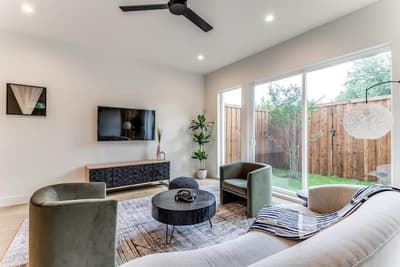 911 Muncie Avenue, Dallas TX 75212