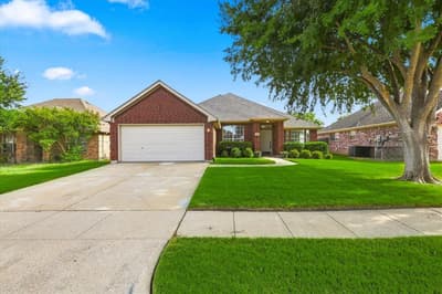 324 Camp Creek Drive, Arlington TX 76002 - Photo 2