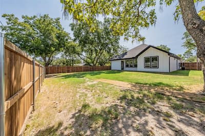 303 Hobbs Avenue, Boyd TX 76023 - Photo 4