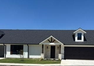 202 E Ewell Street, Granbury TX 76048
