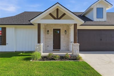 206 E Ewell Street, Granbury TX 76048 - Photo 2