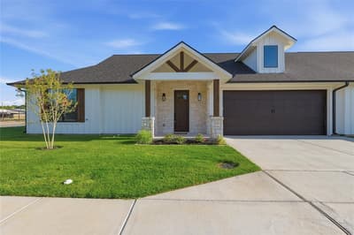 206 E Ewell Street, Granbury TX 76048