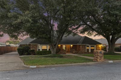 6640 Pleasant Ridge Drive, North Richland Hills TX 76180 - Photo 2