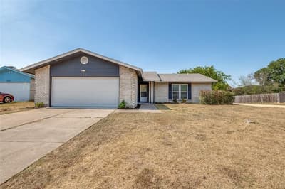 502 Brian Drive, Grand Prairie TX 75052 - Photo 2