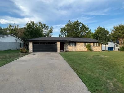 1213 Crestview Drive, Kaufman TX 75142