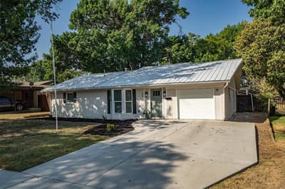 805 NW 14th Street, Grand Prairie TX 75050 - Photo 2
